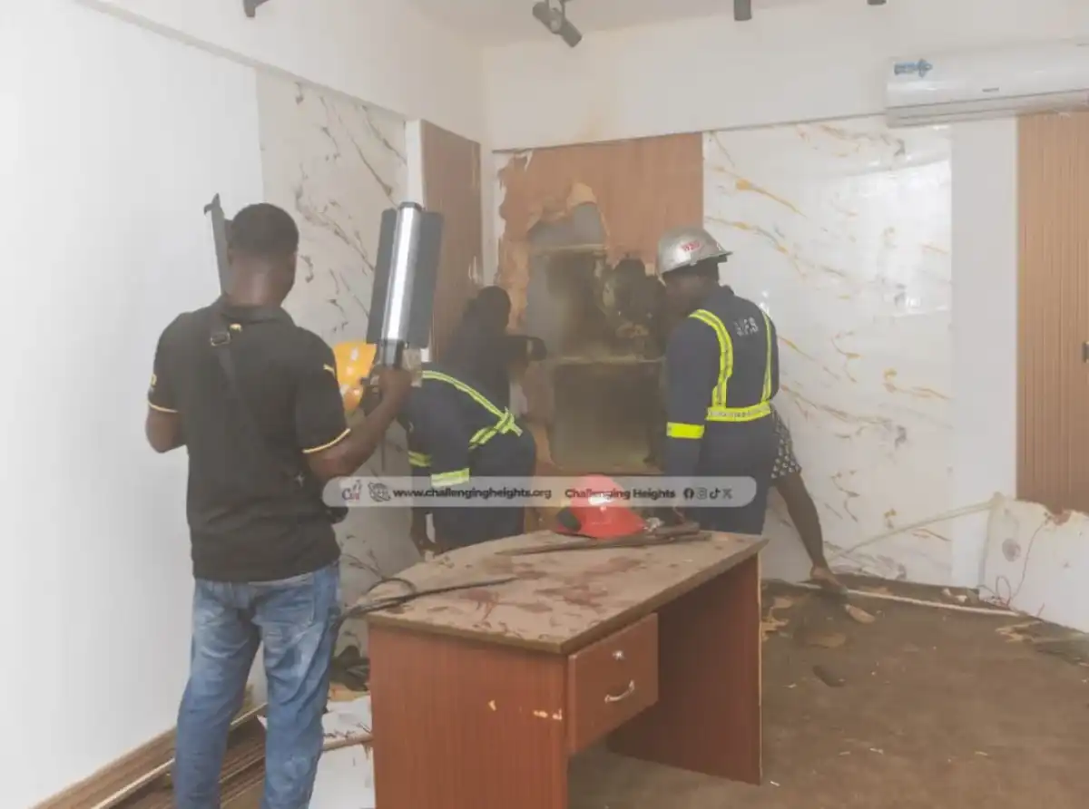 GNFS contains fire outbreak at Coral Paint headquarters in Adabraka